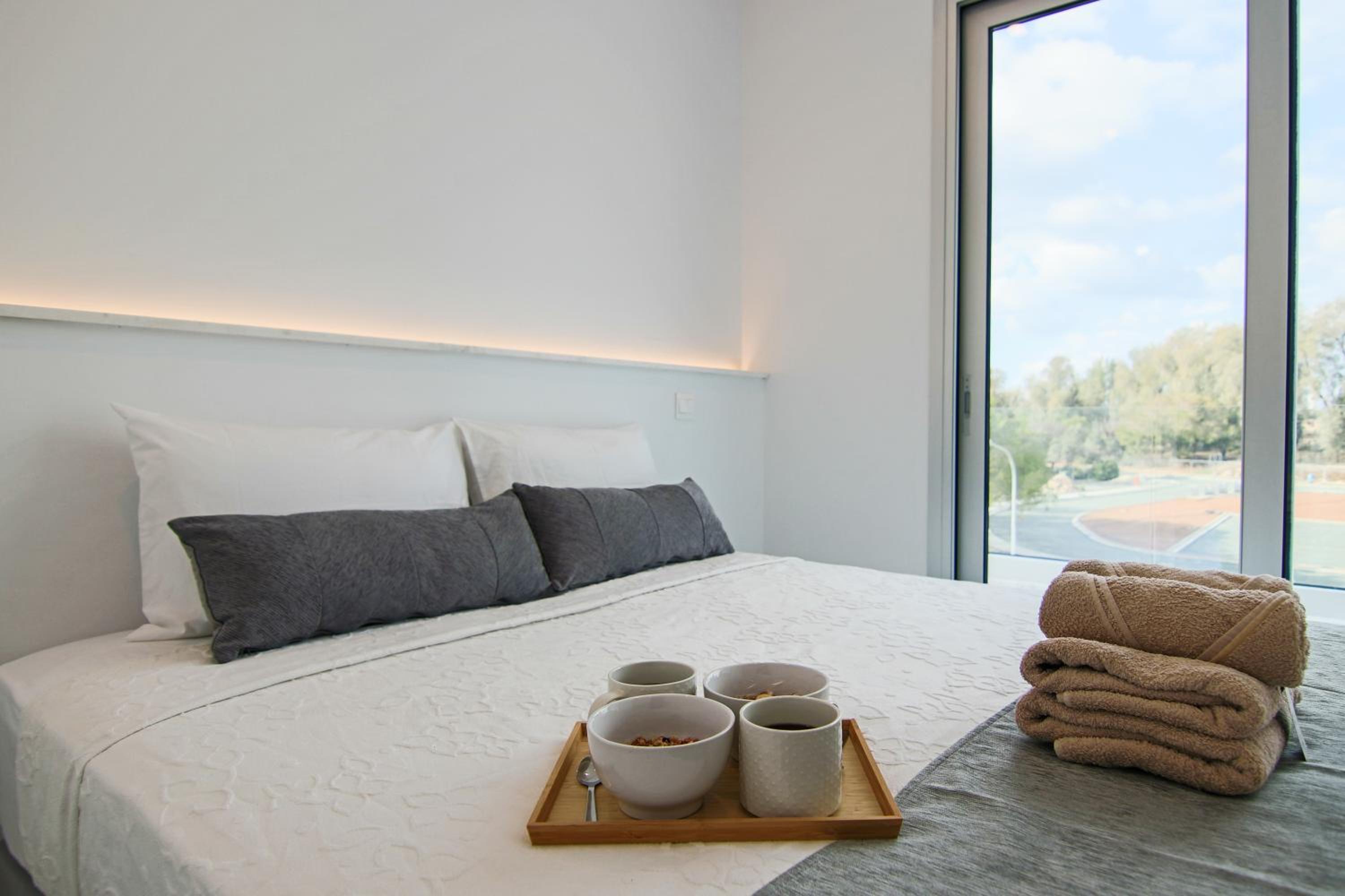 Phaedrus Living - Seaside Executive Flat Harbour 101 view 4