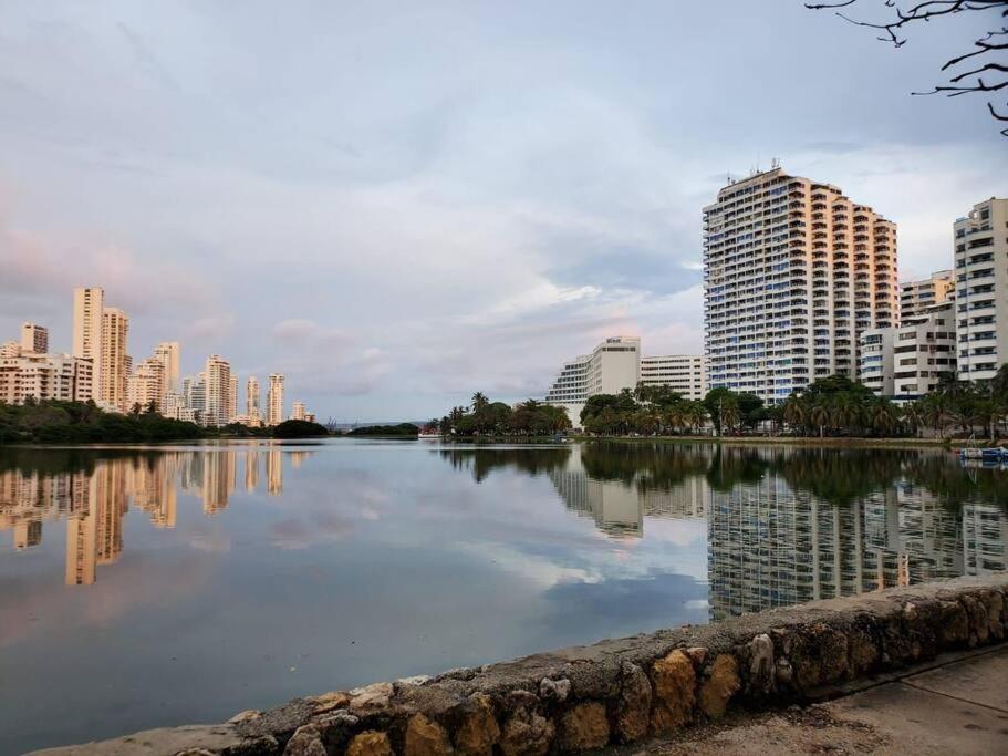 Apartamento con VISTA AL MAR, A una cuadra de la PLAYA. Piso 16