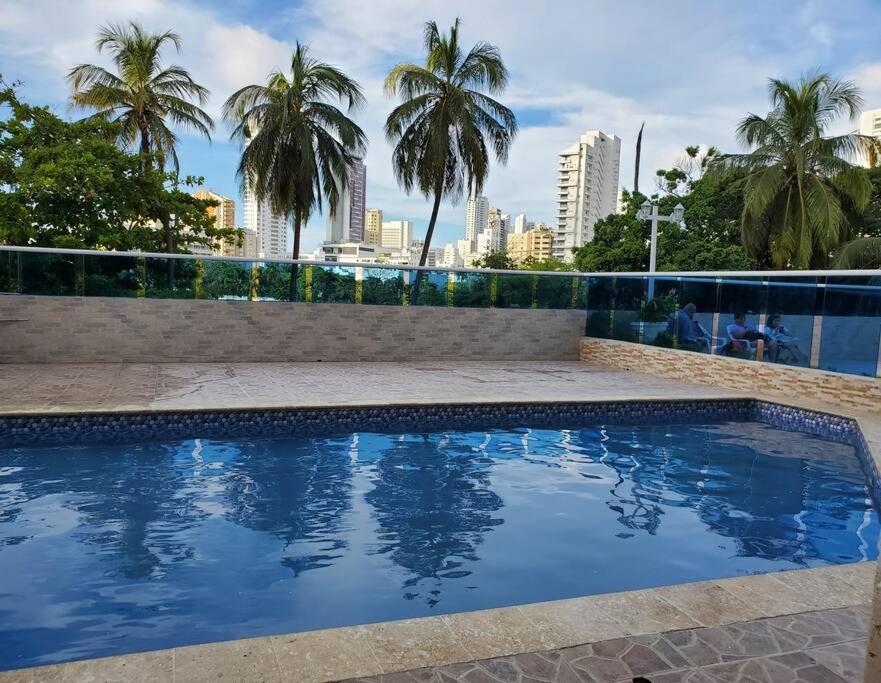 Apartamento con VISTA AL MAR, A una cuadra de la PLAYA. Piso 16