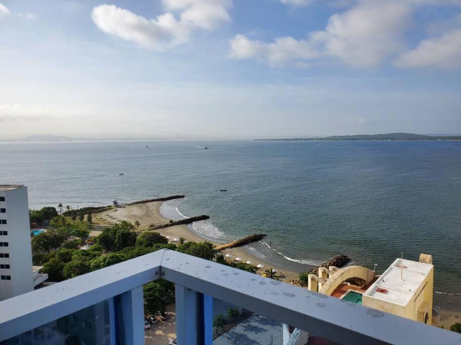 Apartamento con VISTA AL MAR, A una cuadra de la PLAYA. Piso 16