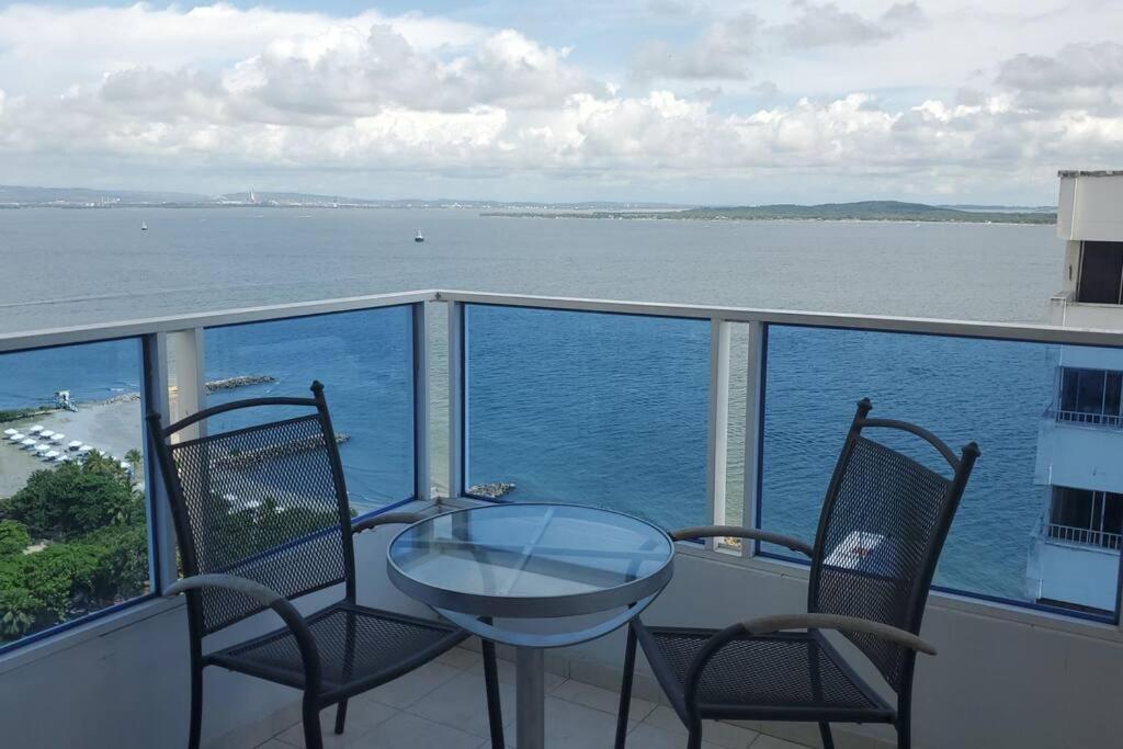 Apartamento con VISTA AL MAR, A una cuadra de la PLAYA. Piso 16