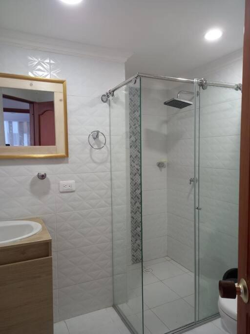 Apartamento con VISTA AL MAR, A una cuadra de la PLAYA. Piso 16
