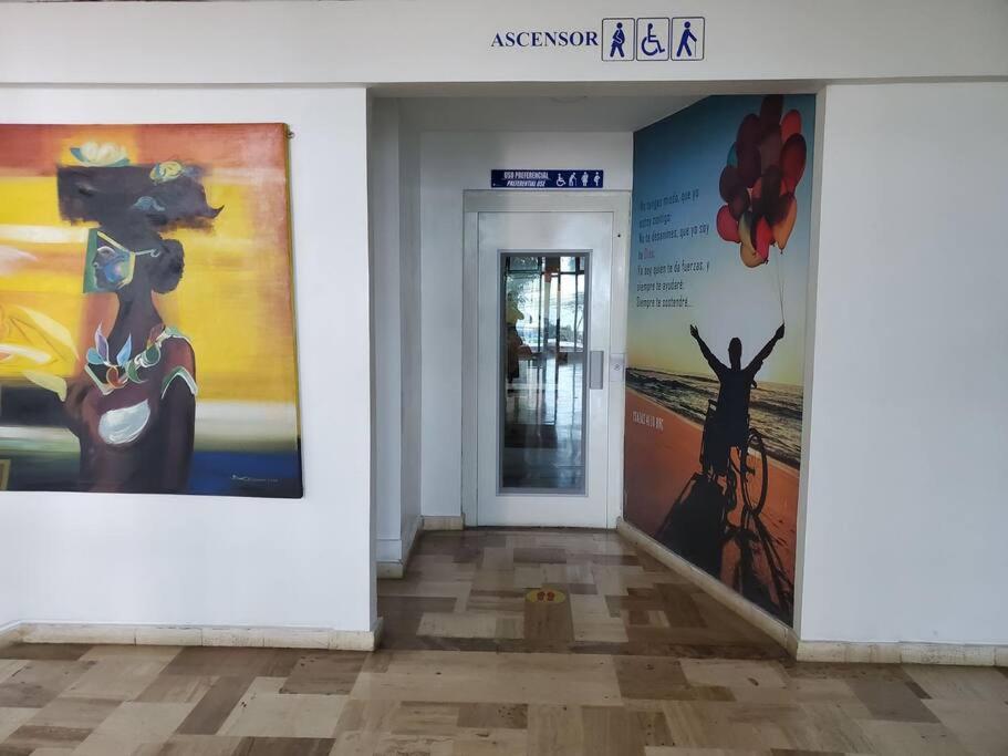 Apartamento con VISTA AL MAR, A una cuadra de la PLAYA. Piso 16