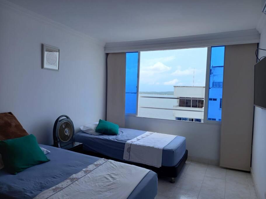 Apartamento con VISTA AL MAR, A una cuadra de la PLAYA. Piso 16