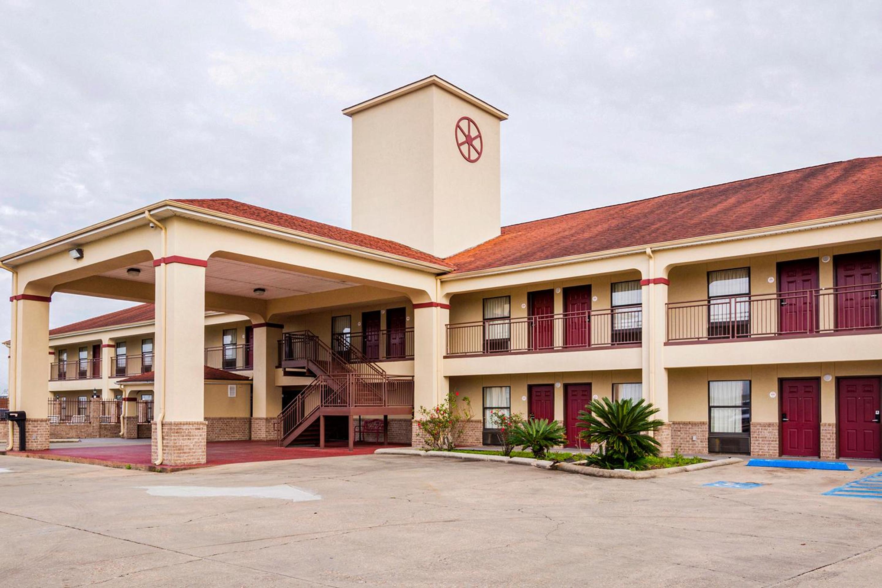 Hotel OYO Hotel LSU - Image 1