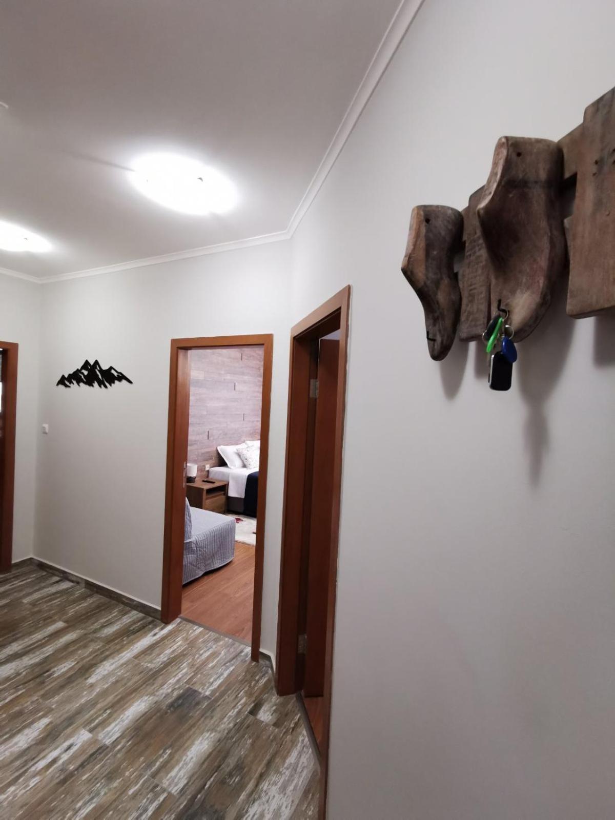 Cedar 42 view 4