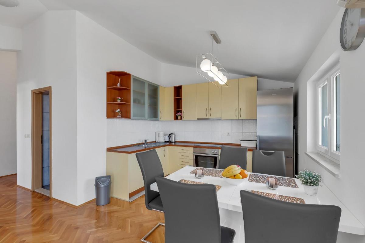 Apartment Nikolina view 3