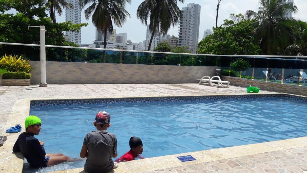 Apartamento con VISTA AL MAR, A una cuadra de la PLAYA. Piso 16