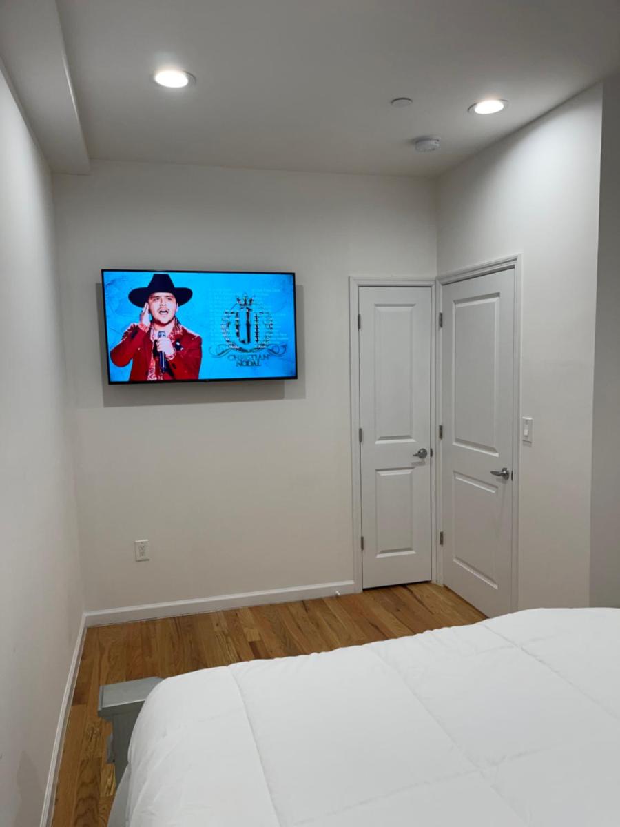 Luxury apartments NY 4 Bedrooms 3 Bathroom Free Parking view 2