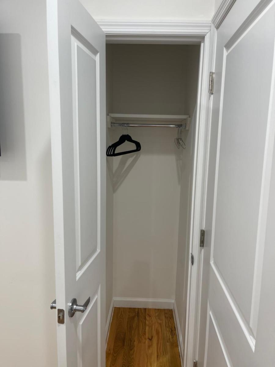 Luxury apartments NY 4 Bedrooms 3 Bathroom Free Parking view 4