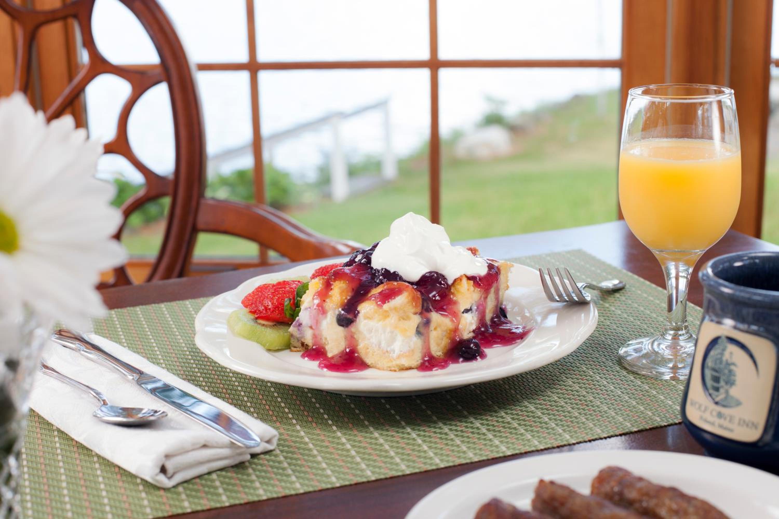 Wolf Cove Inn