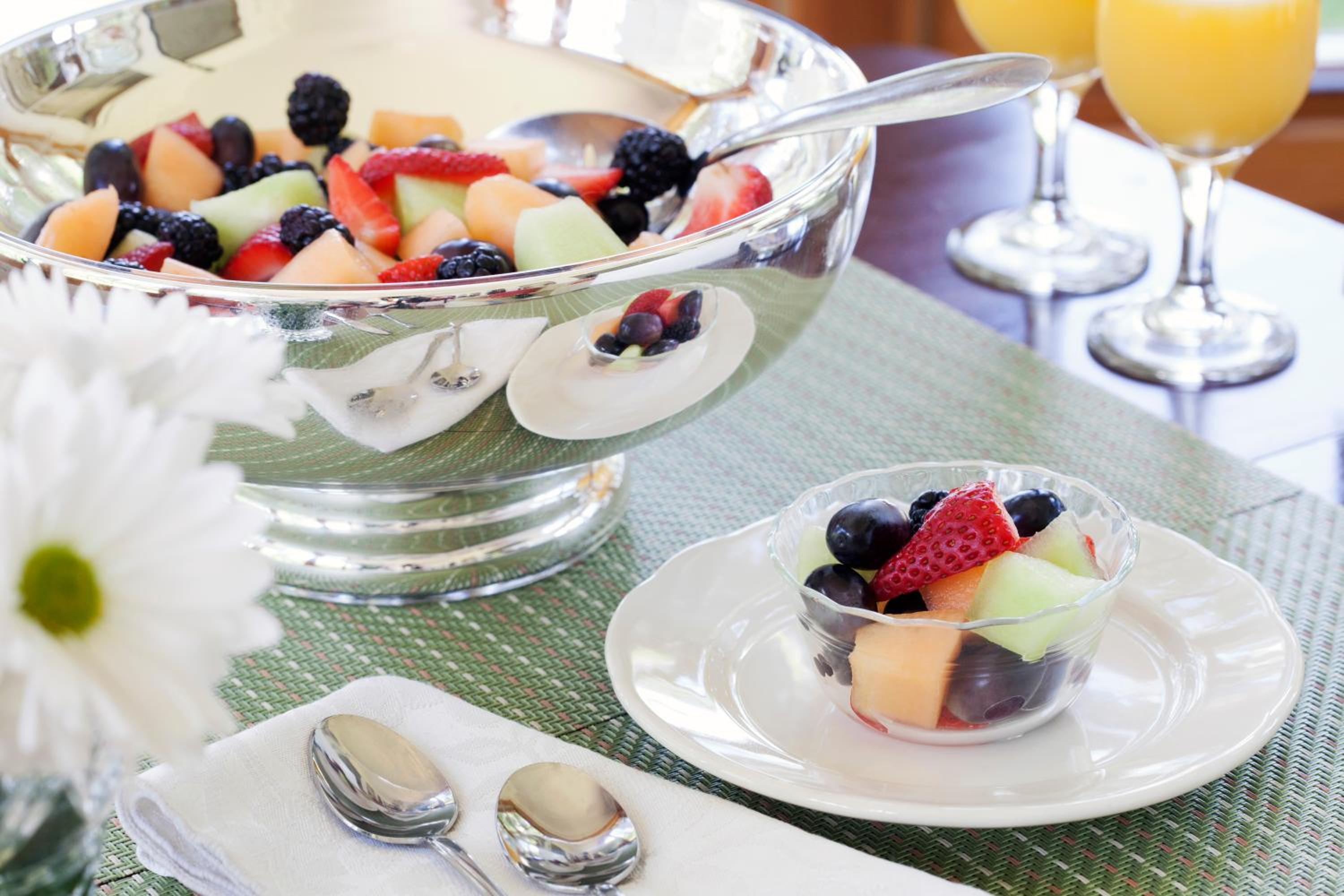 Wolf Cove Inn