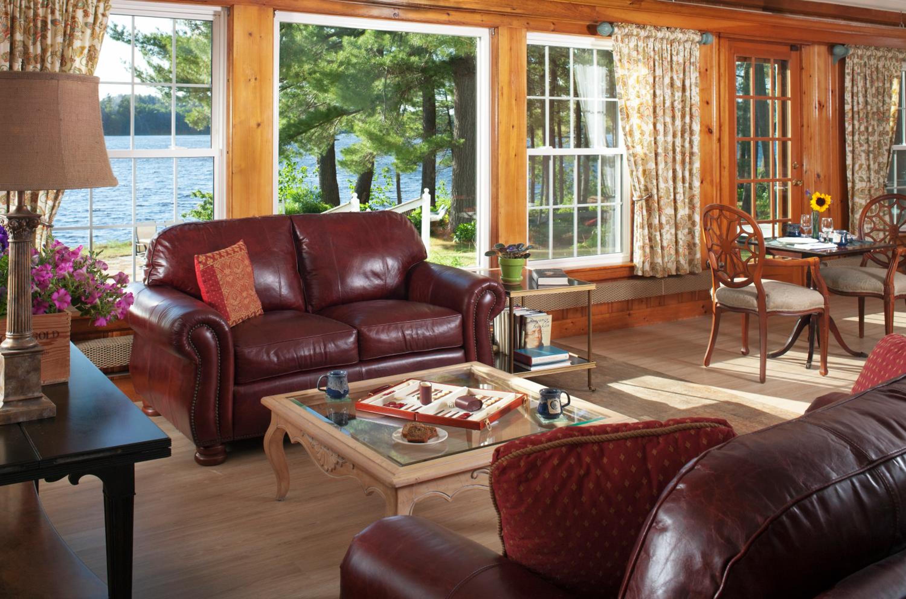 Wolf Cove Inn