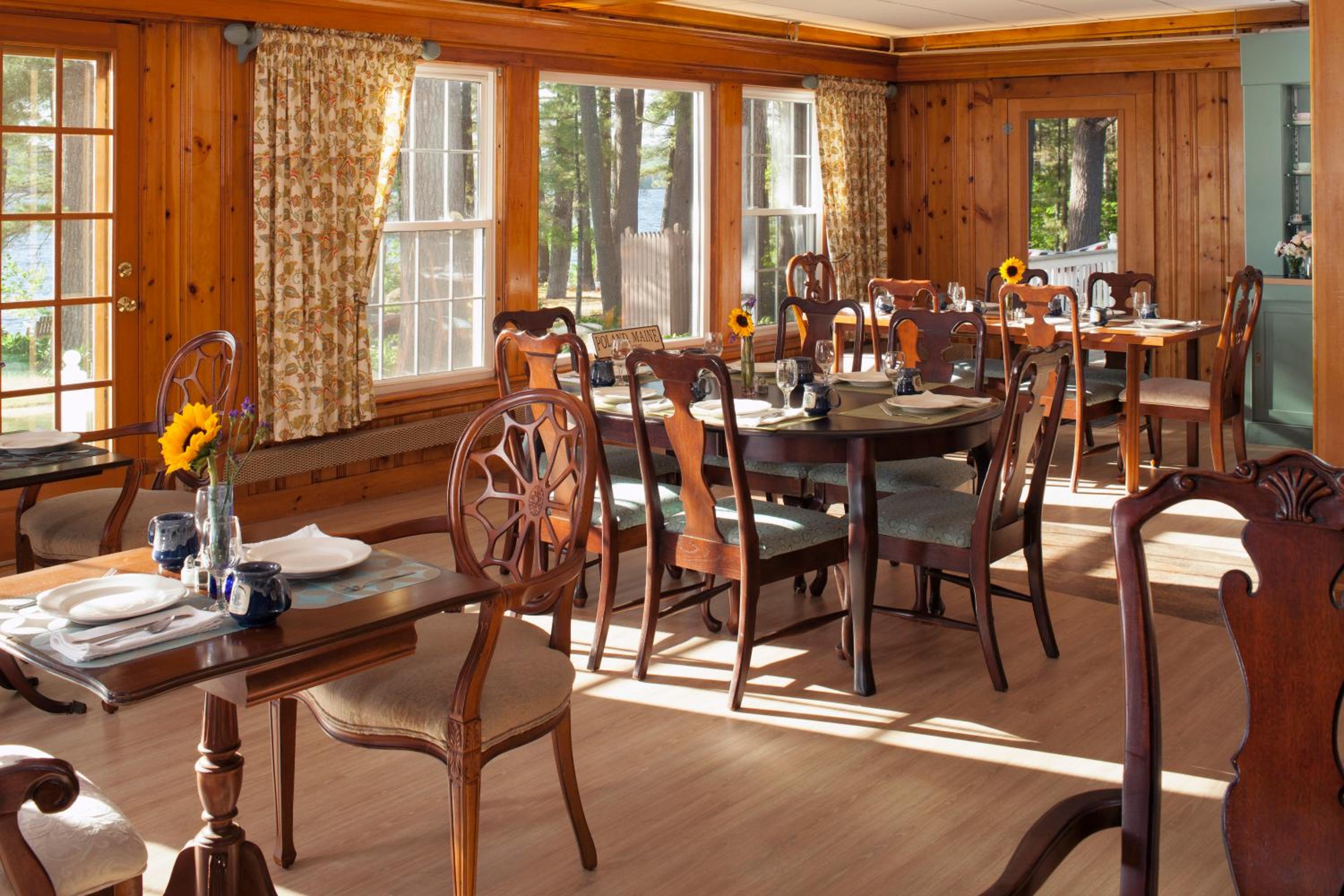 Wolf Cove Inn