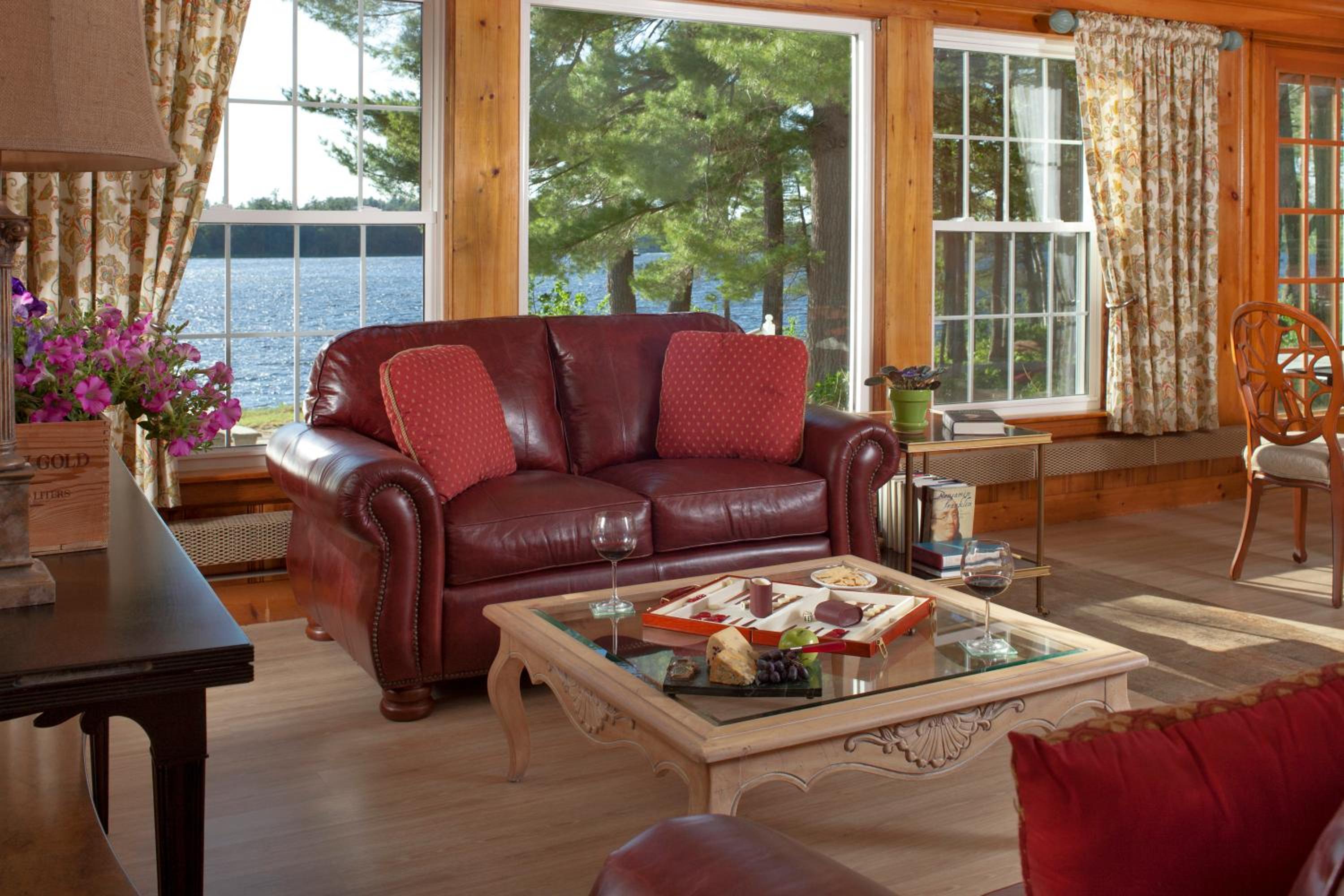 Wolf Cove Inn