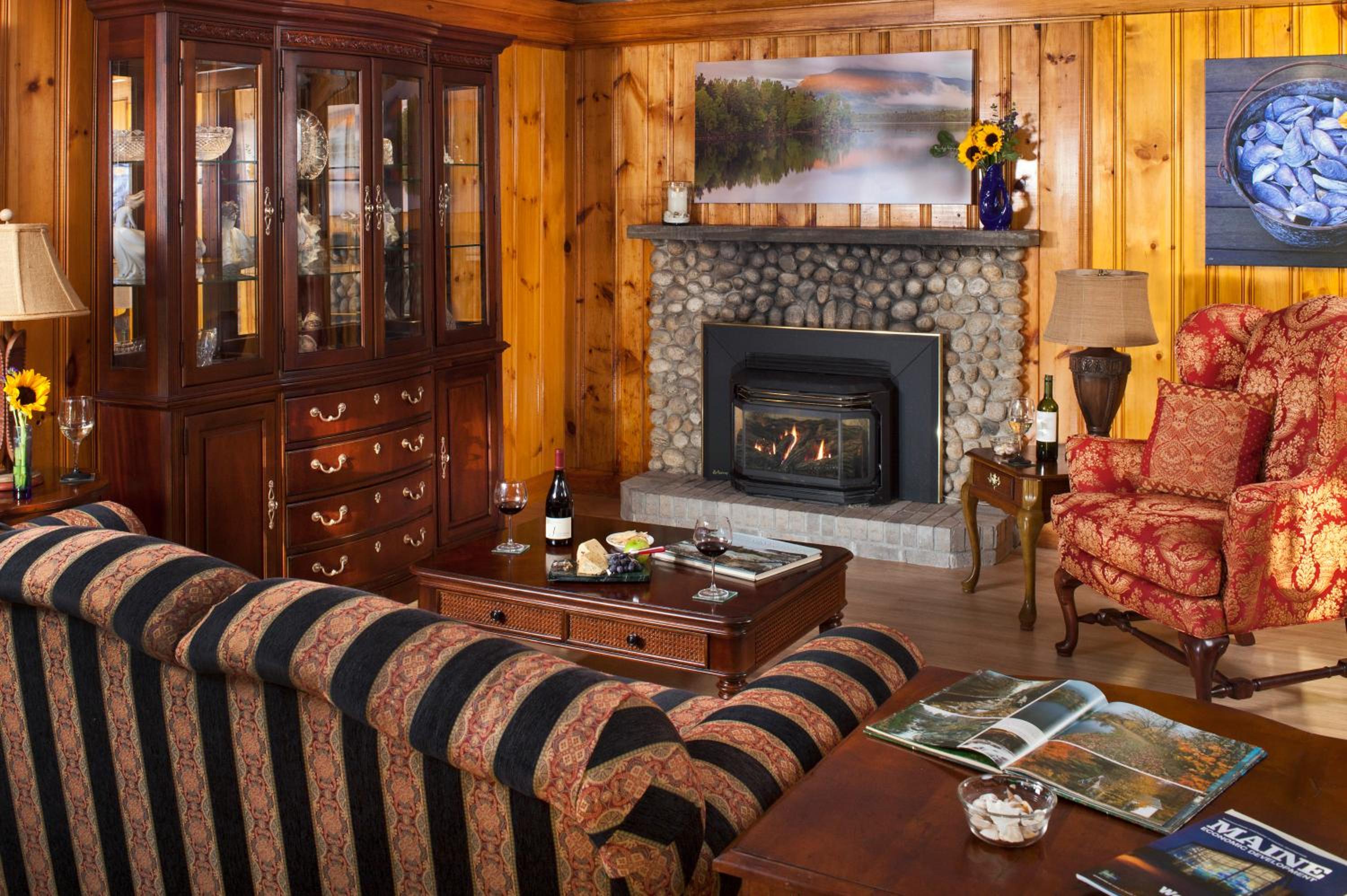 Wolf Cove Inn