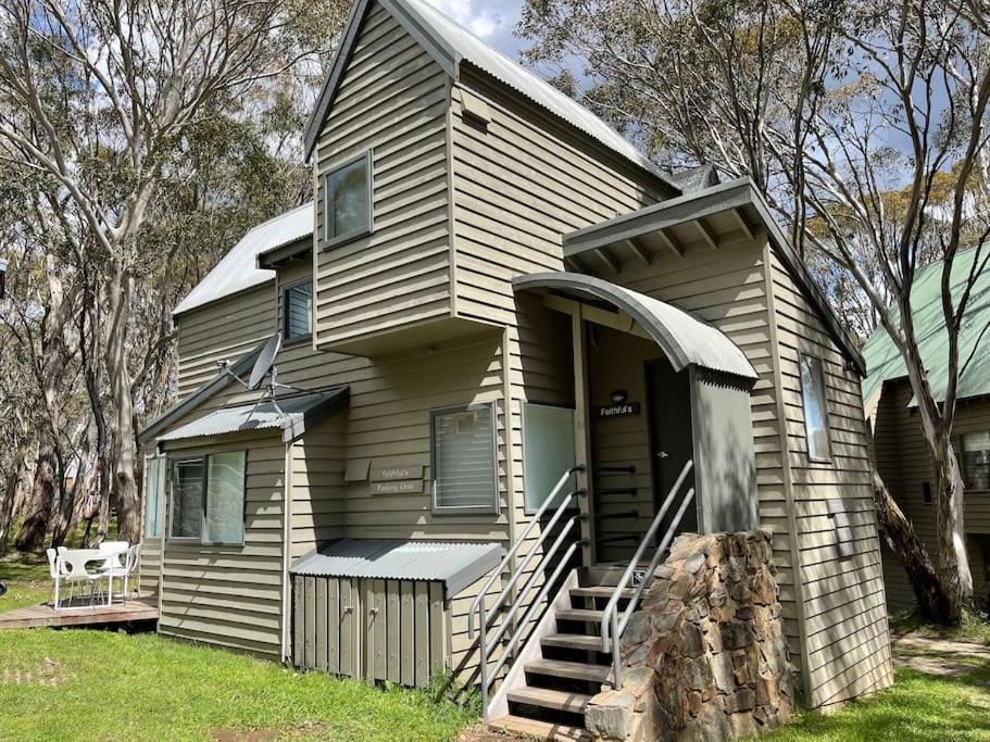 Hotel Faithfulls Chalet, alpine-getaways - Image 1