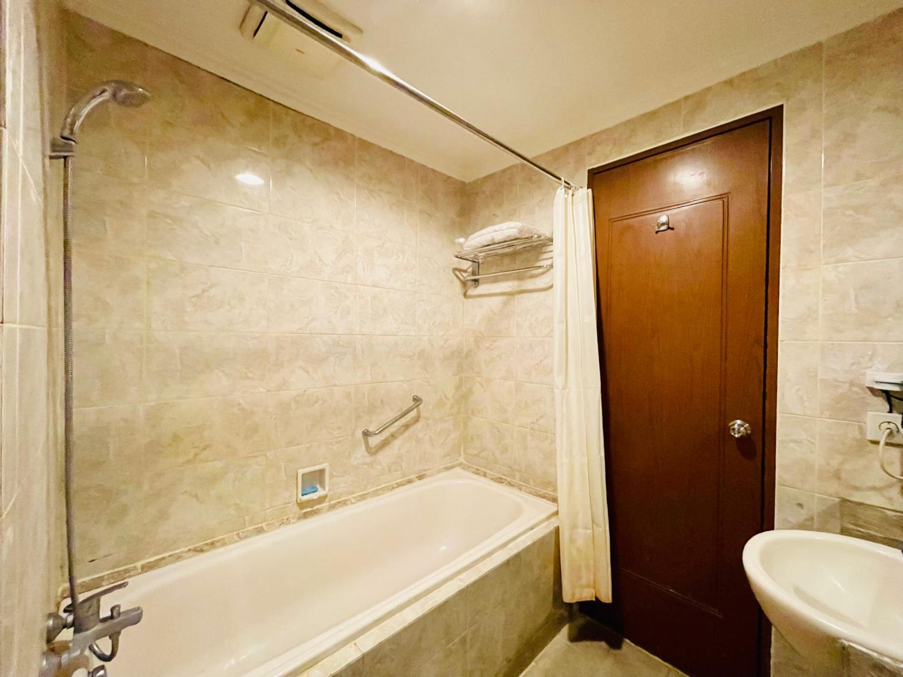 Luxury 2BR Apartment @ Galeri Ciumbuleuit with Best View @ 1st Tower
