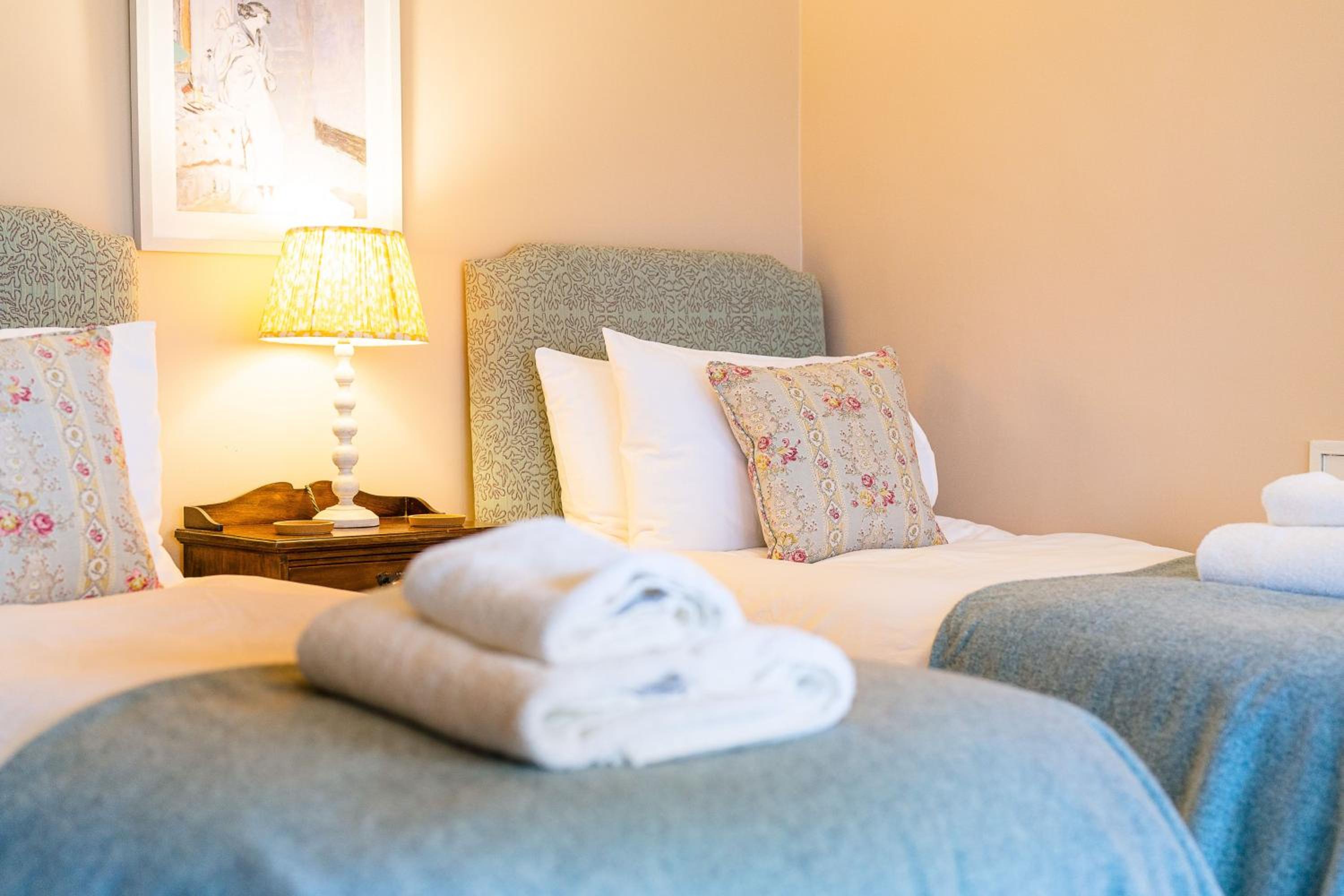 Holly House, Sleeps 15, North Norfolk