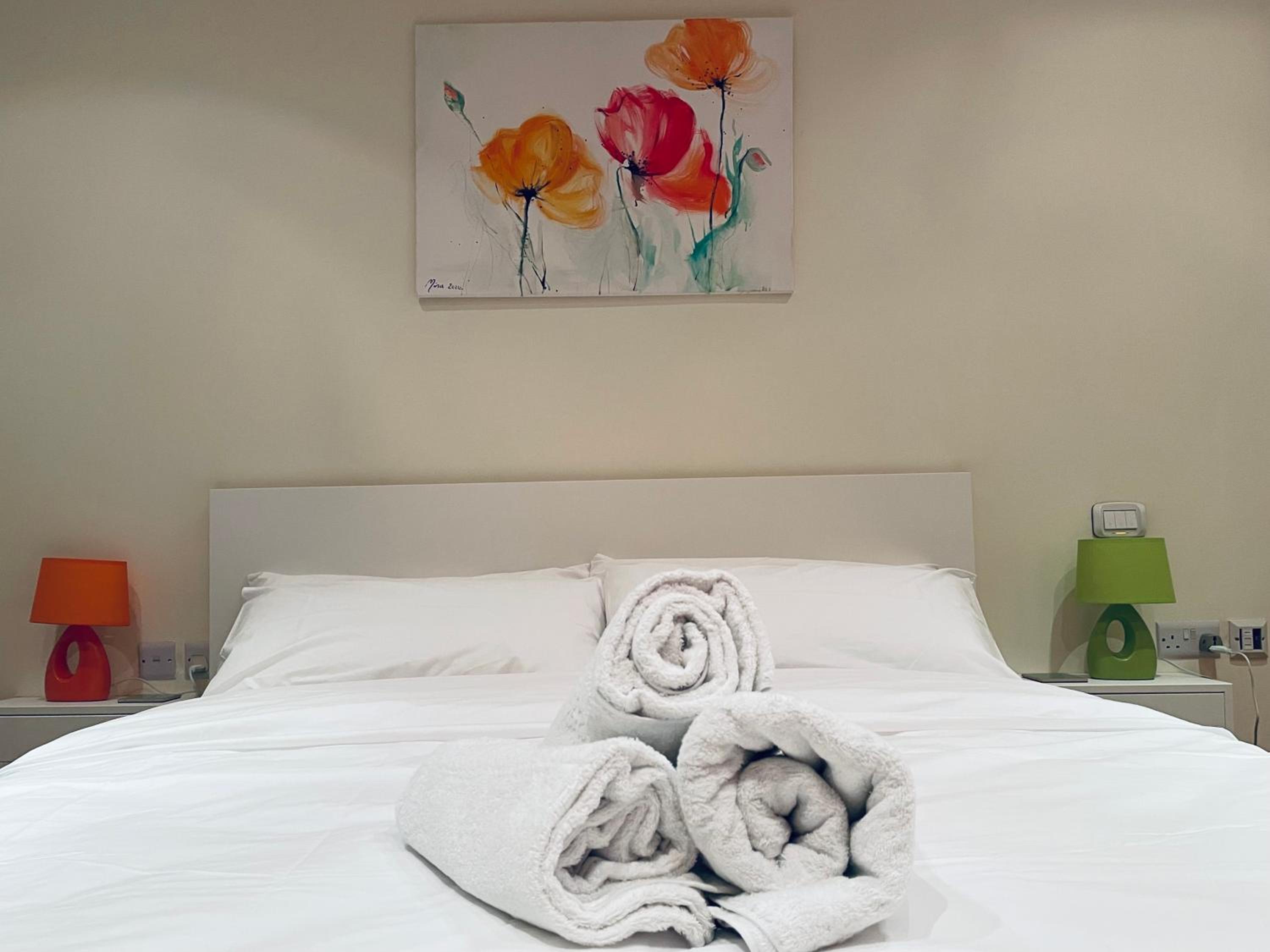 Valletta Collection - Merchant Str Apartment with large yard view 5