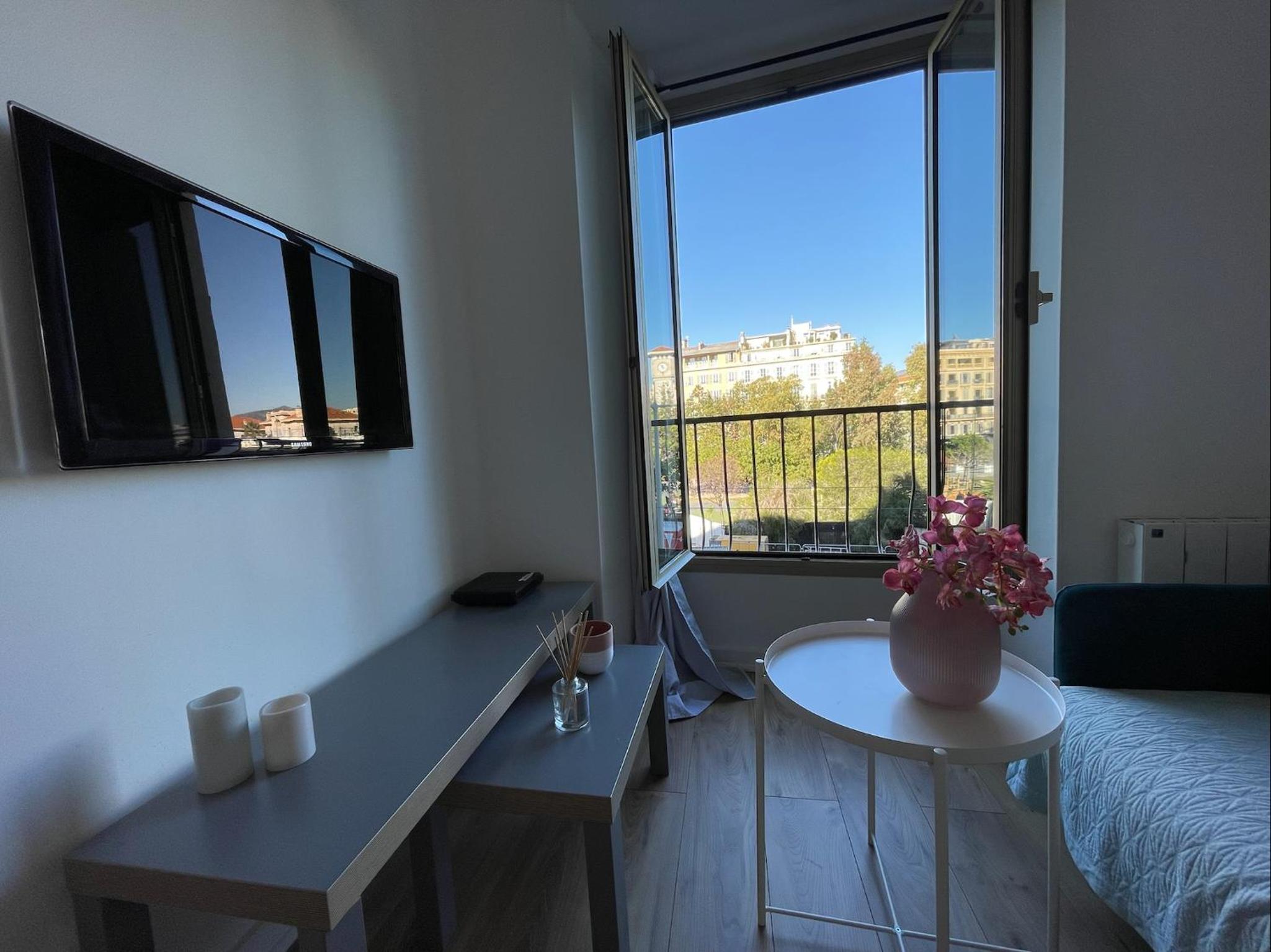 Nice Renting - JAURES - Cosy Flat - Nice old town - Great view - AirCon photo 2