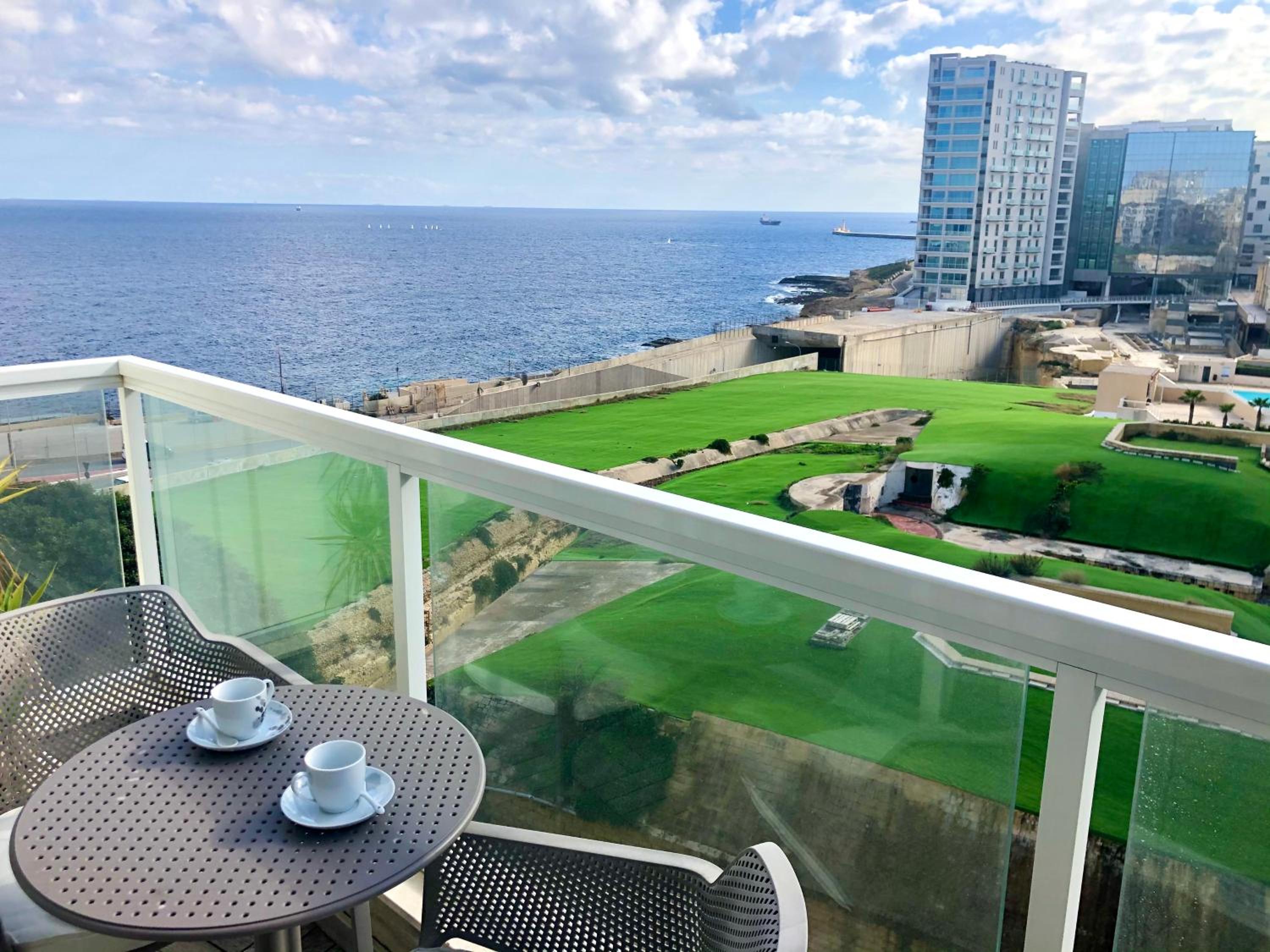 Stylish Seaview Apartment In a Prime Location view 5