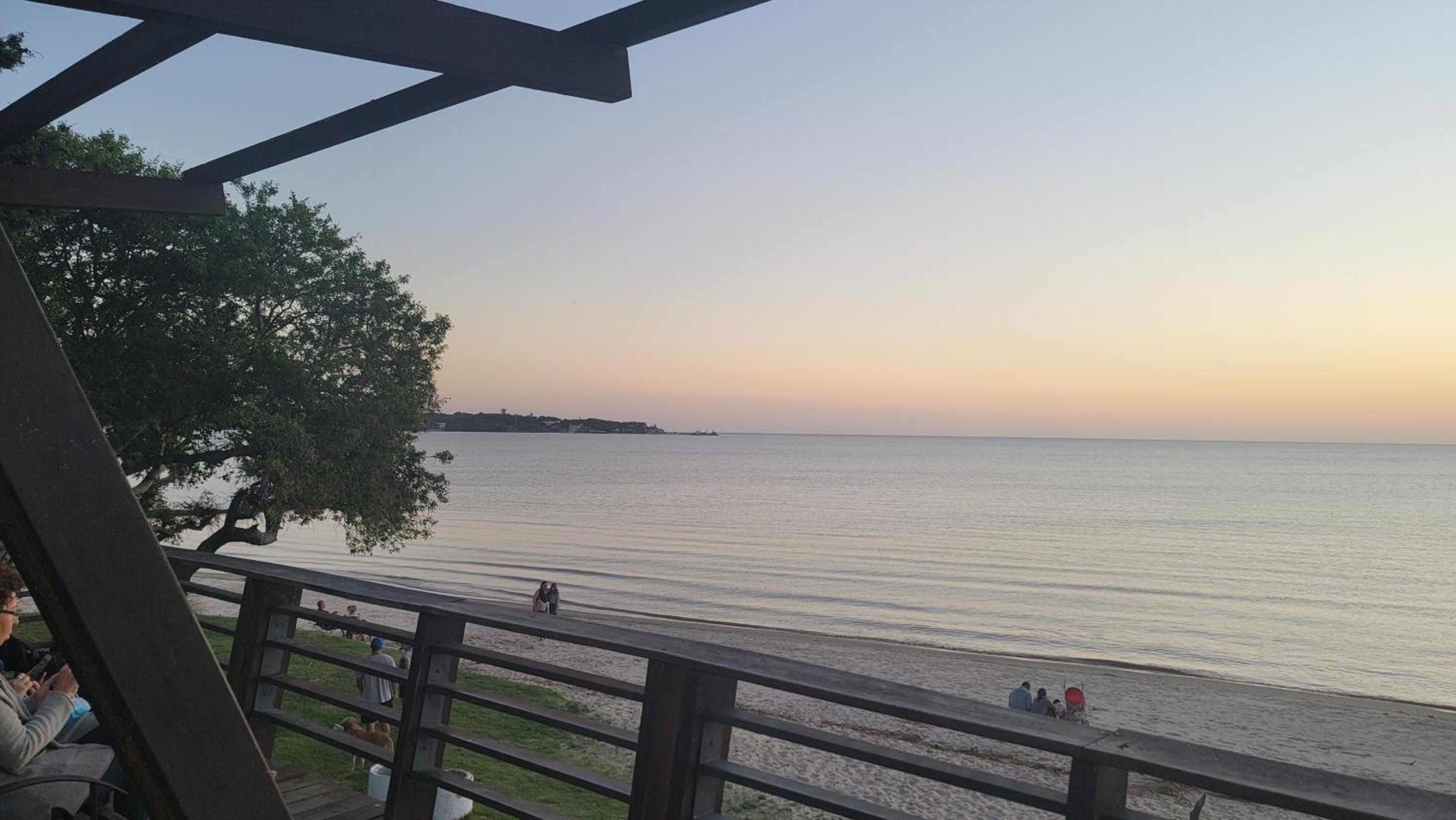 Preciosa casa en la tranquilidad de Colonia Relájate con toda la familia donde la tranquilidad se respira - A una cuadra de la mejor zona de la rambla de C