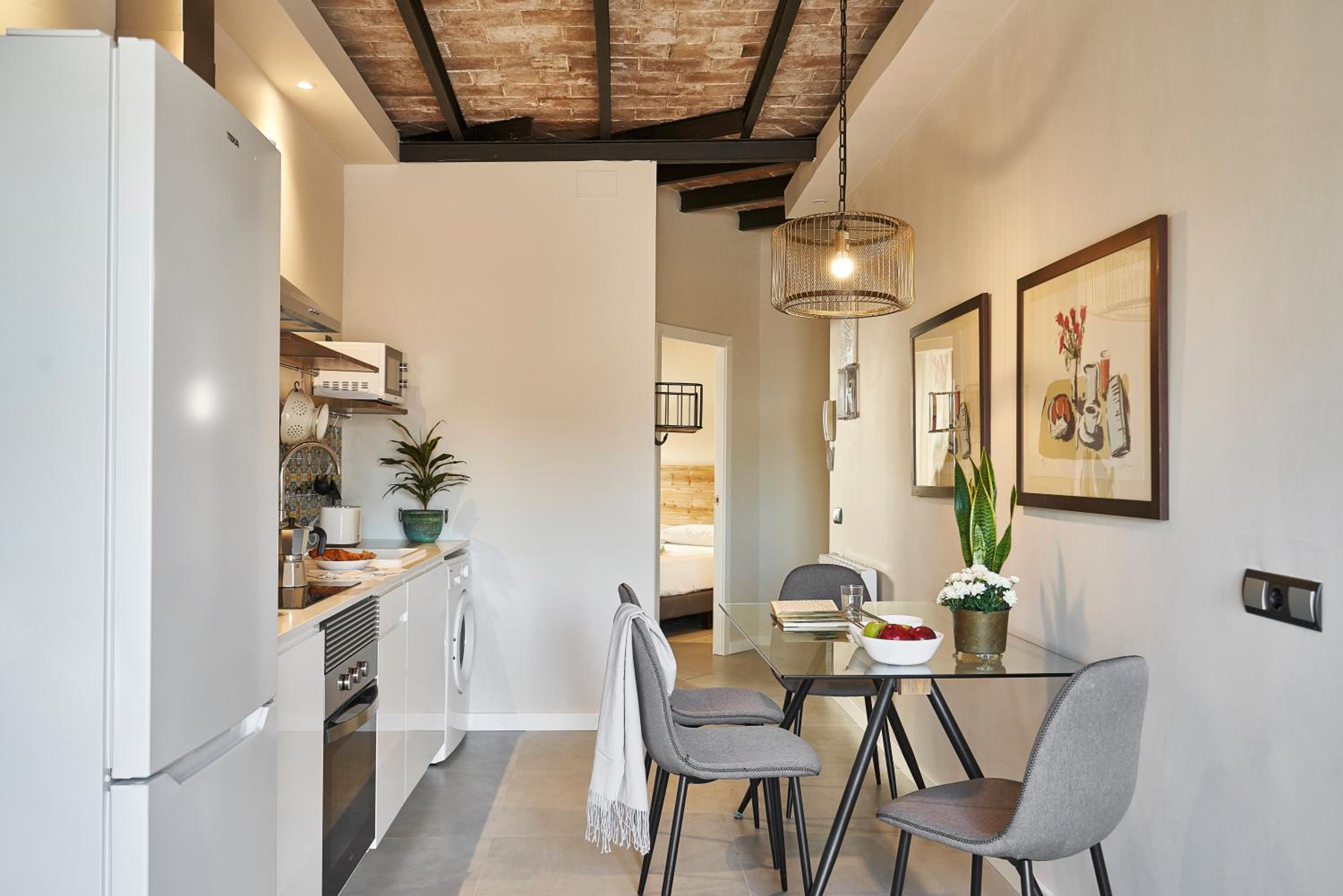 AinB Eixample-Miro Apartments