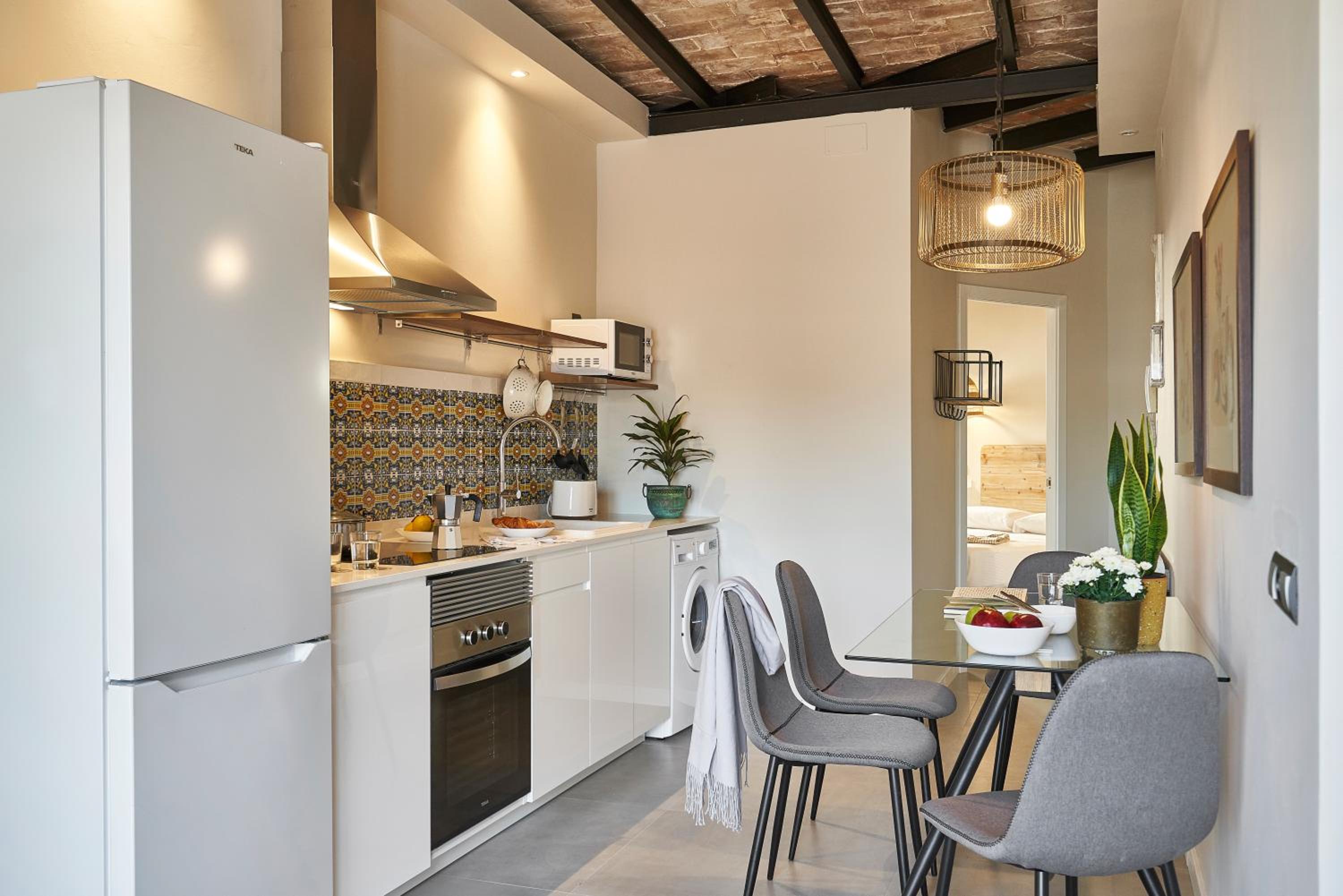 AinB Eixample-Miro Apartments