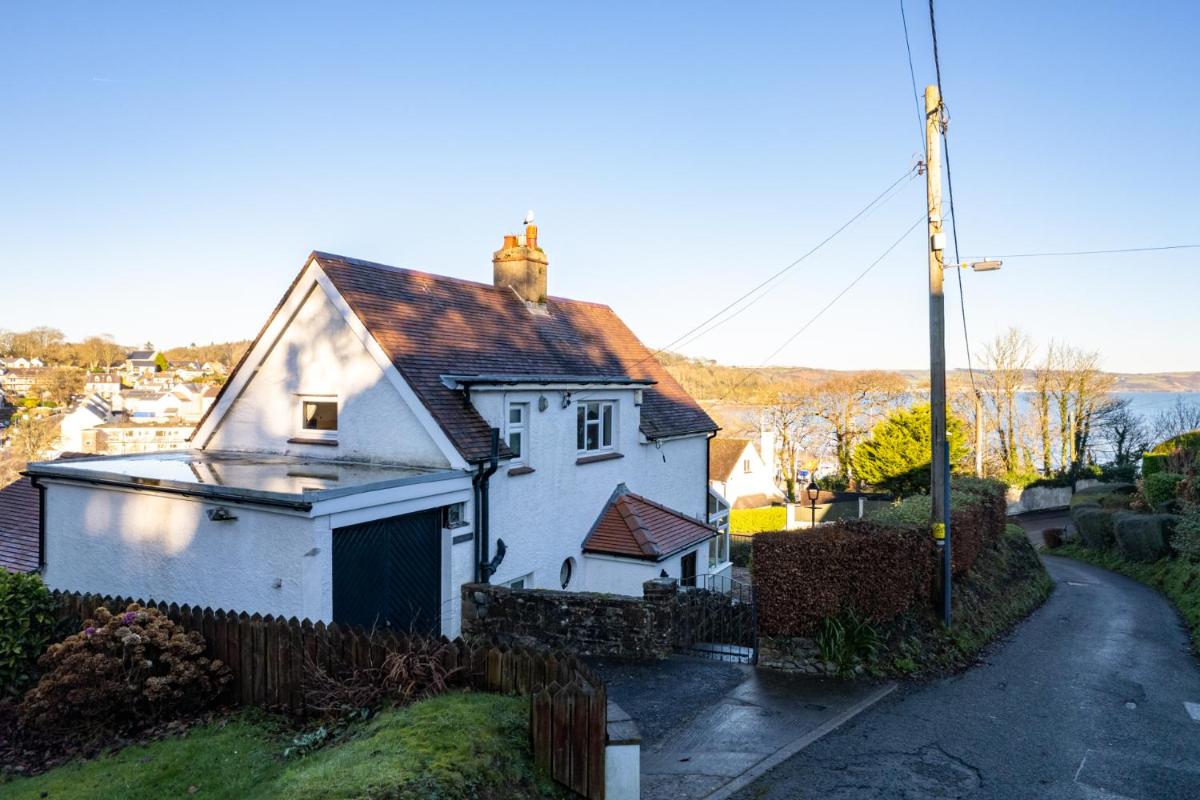 Four Oaks - Sea Views, Parking, Enclosed Garden, Dog Friendly view 2