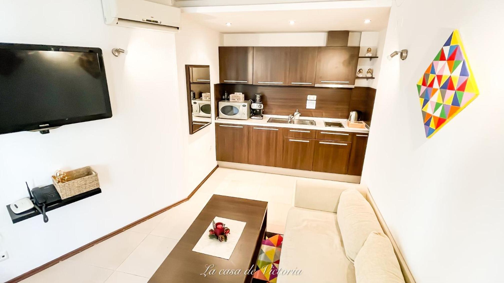 Victoria's House - Holiday Apartment view 4