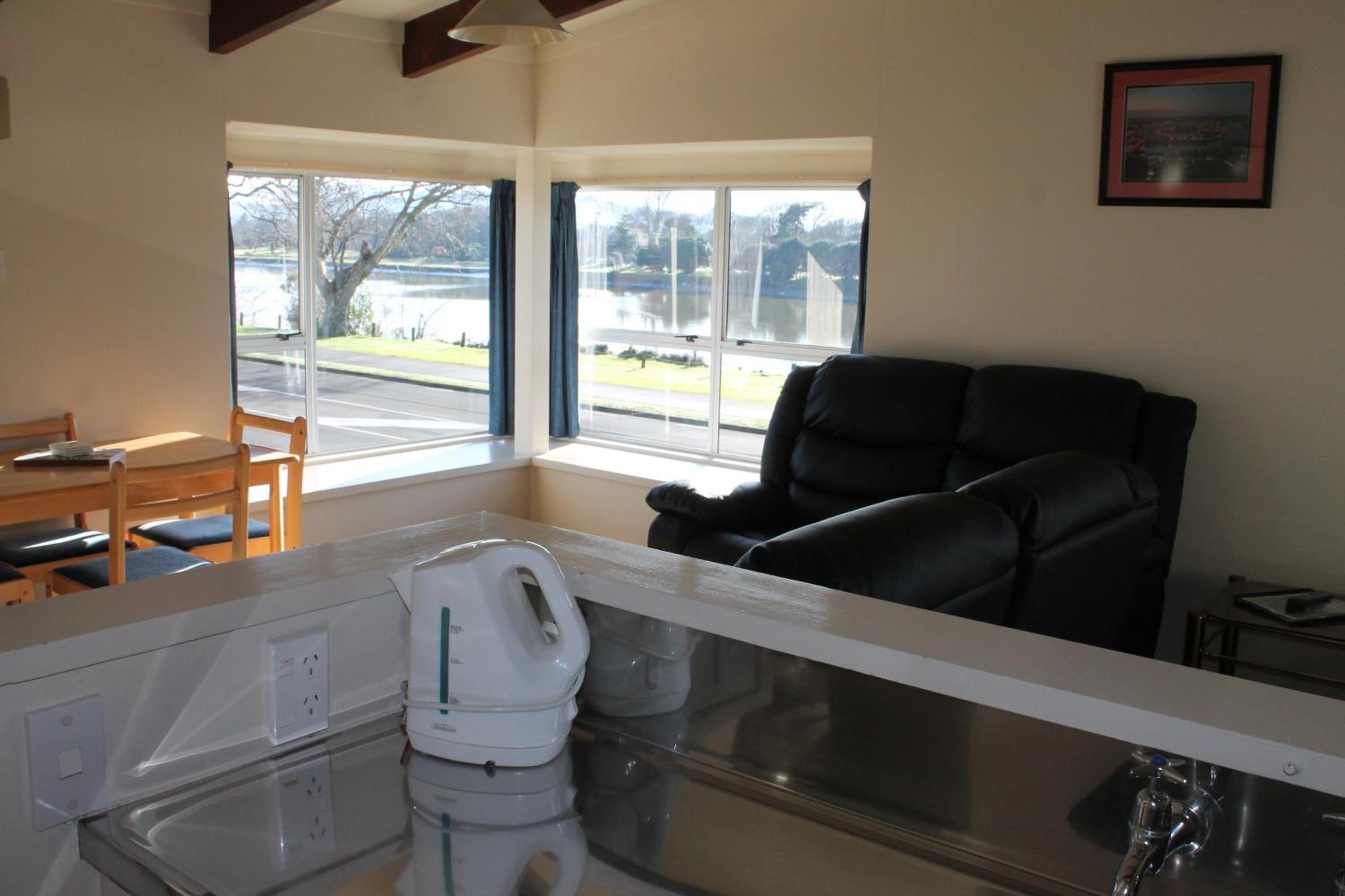 Riverview Motel