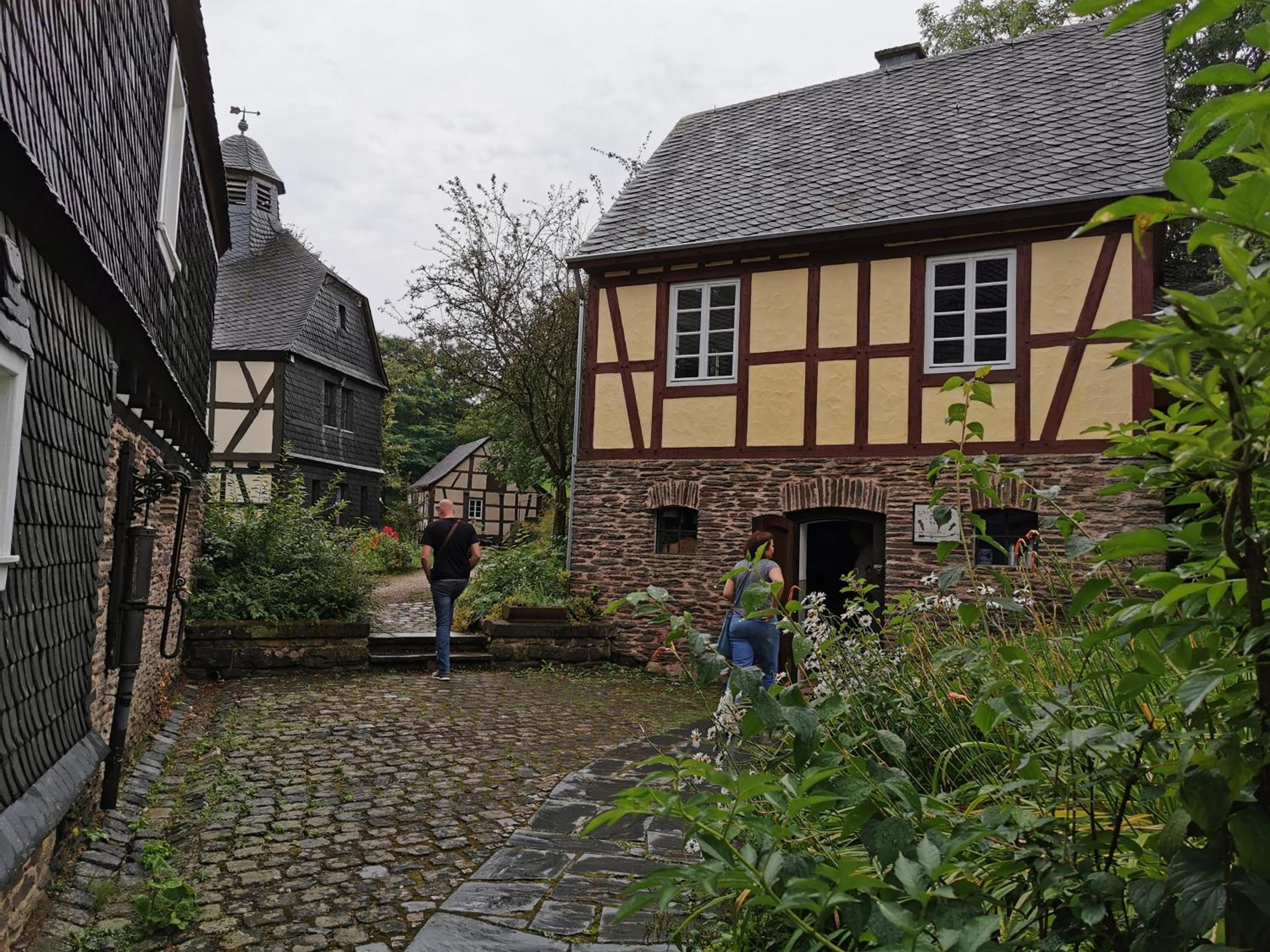Mooi ruim appartement in antieke stadsboerderij