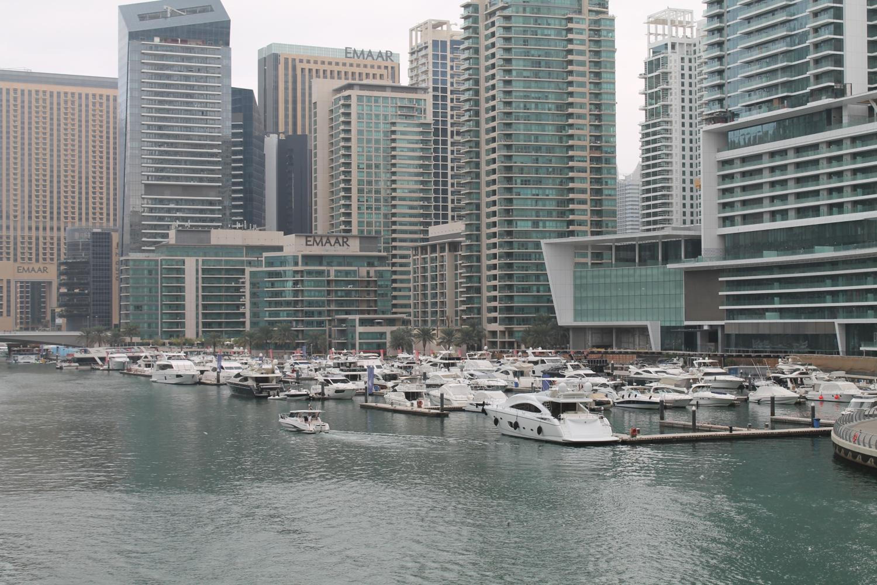 Newly furnished One Bedroom Apartment next to Metro & Beach in Marina Residence