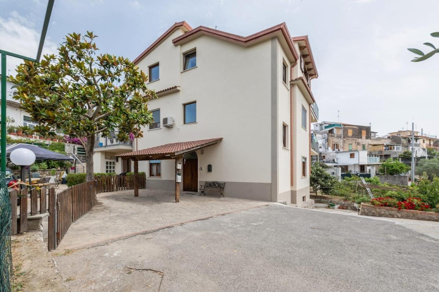 LeMoon Holiday Home x7 con Terrazzo e Parcheggio - Sorrento Coast