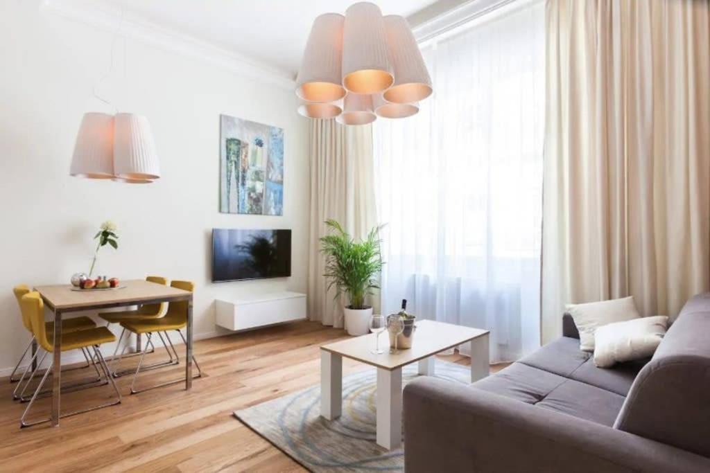 UNIQUE Old Town apartments at Palace Dlouha