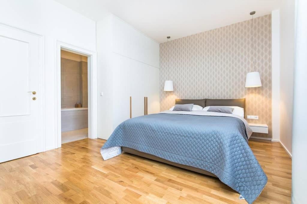 UNIQUE Old Town apartments at Palace Dlouha