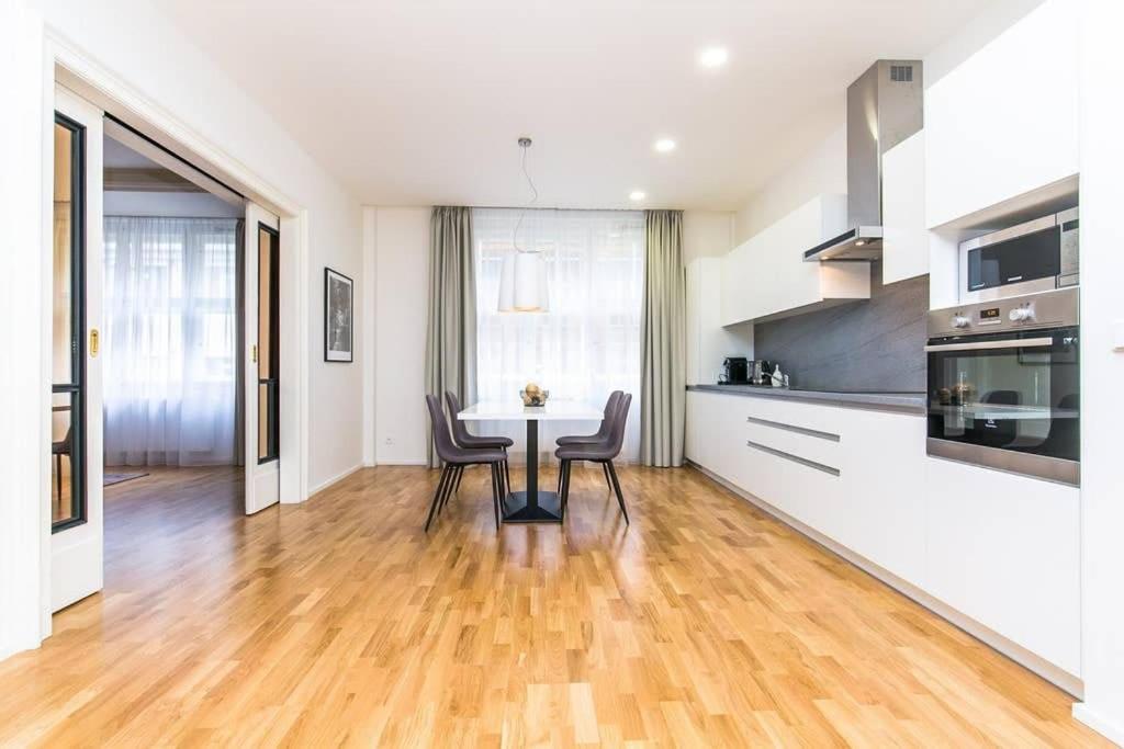 UNIQUE Old Town apartments at Palace Dlouha