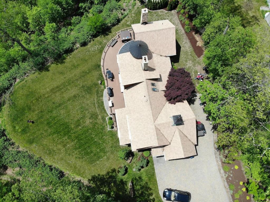 Exclusive High End Candlewood Lake retreat, photo 9