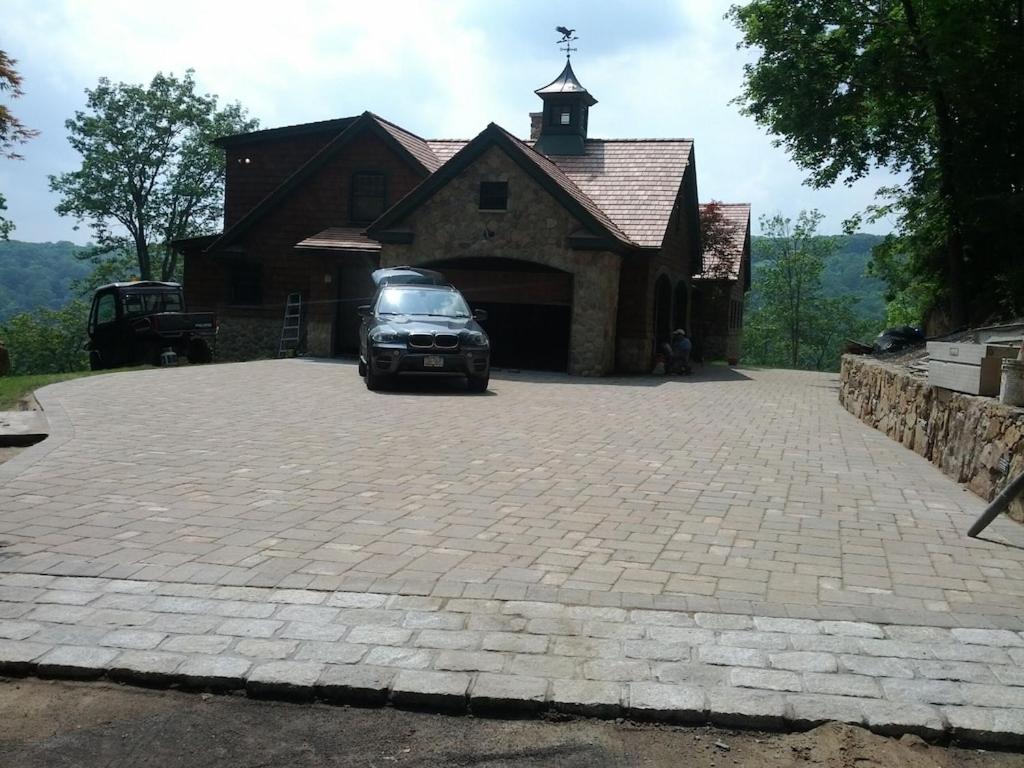 Exclusive High End Candlewood Lake retreat, photo 17