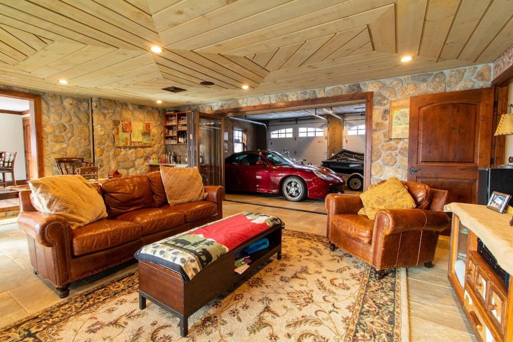 Exclusive High End Candlewood Lake retreat, photo 26