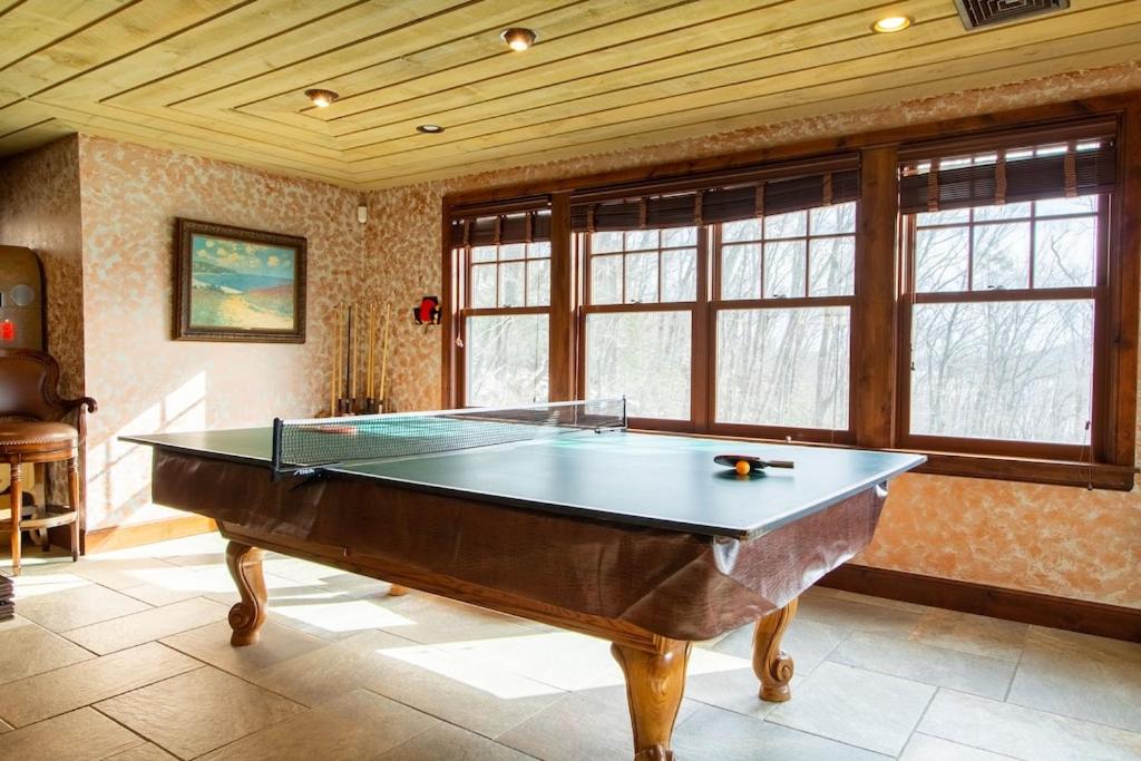 Exclusive High End Candlewood Lake retreat, photo 7