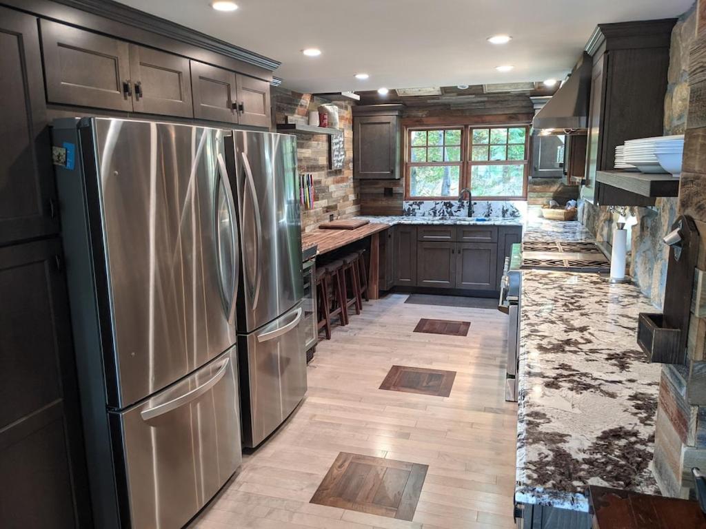 Exclusive High End Candlewood Lake retreat, photo 29
