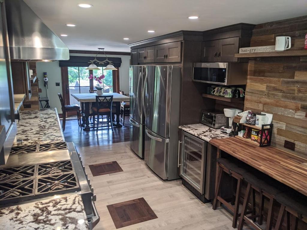 Exclusive High End Candlewood Lake retreat, photo 13