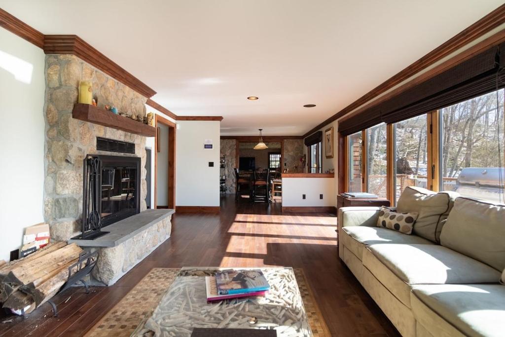 Exclusive High End Candlewood Lake retreat, photo 8
