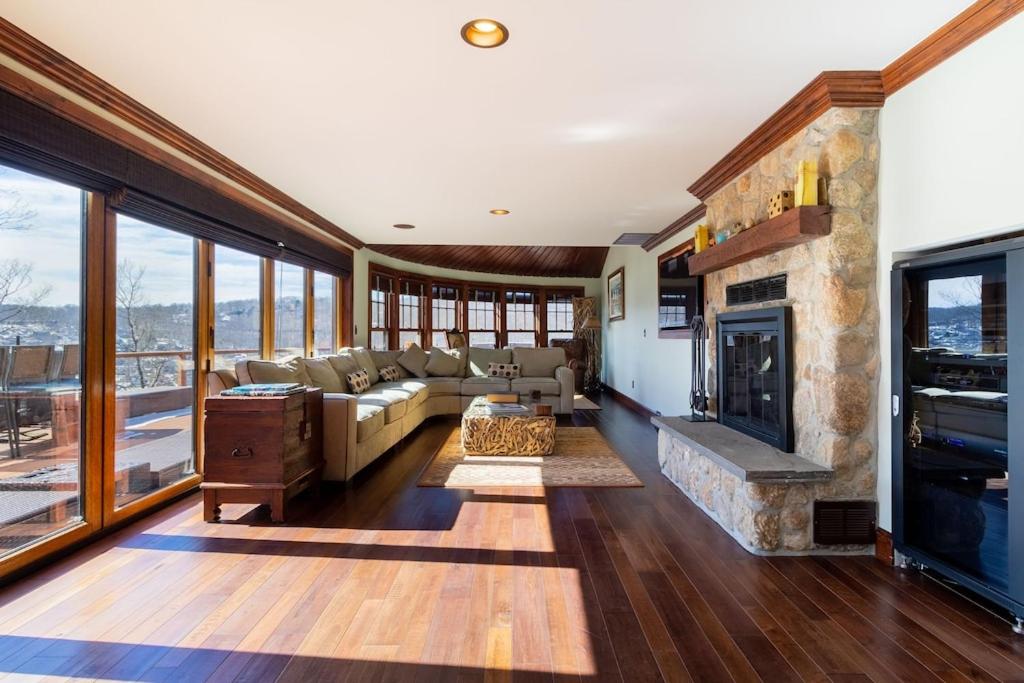 Exclusive High End Candlewood Lake retreat, photo 41