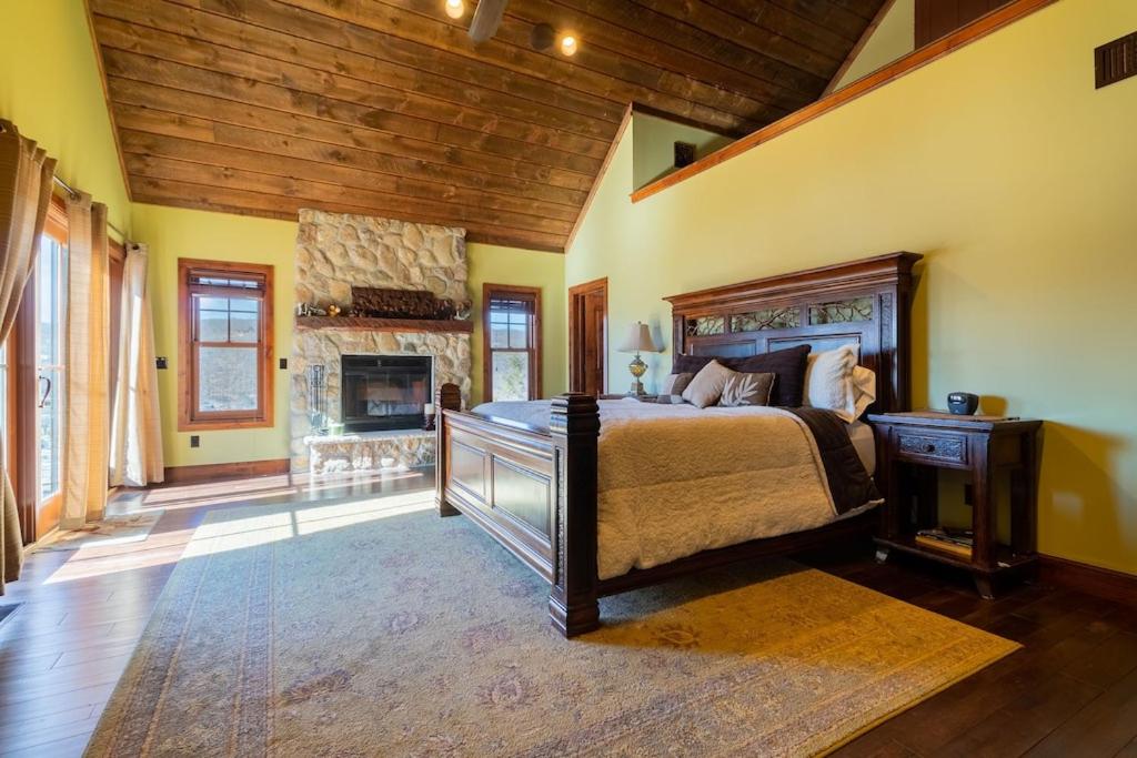 Exclusive High End Candlewood Lake retreat, photo 10