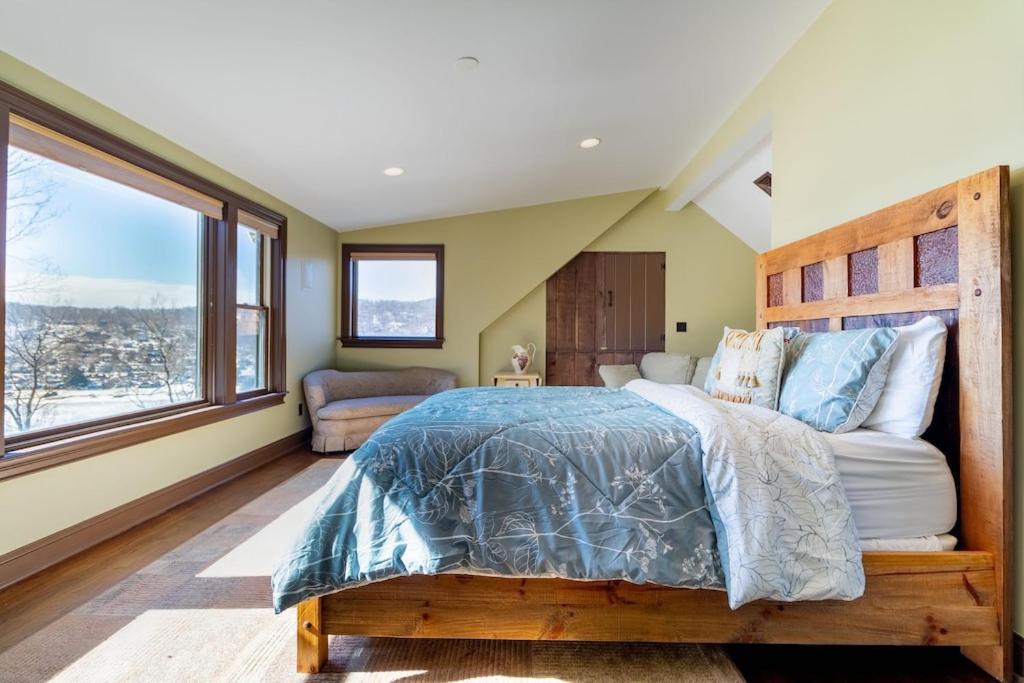 Exclusive High End Candlewood Lake retreat, photo 5