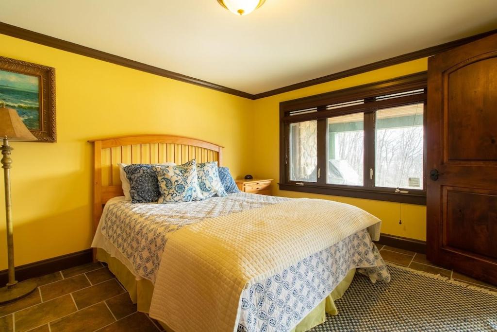 Exclusive High End Candlewood Lake retreat, photo 38