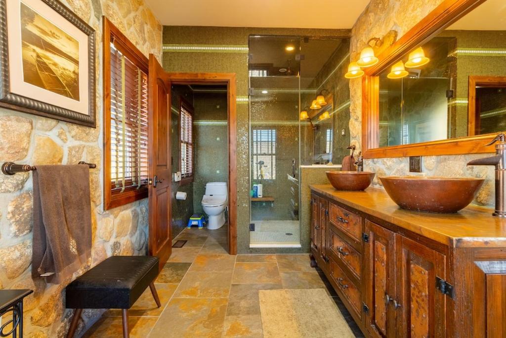 Exclusive High End Candlewood Lake retreat, photo 21